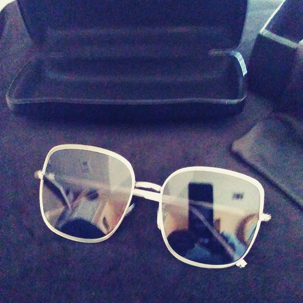 Silver frame sunglasses GM brand